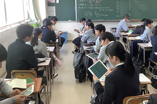 タブレット授業 近畿大学附属福岡高等学校