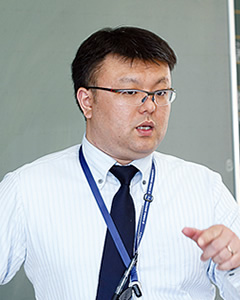 日高 学 先生